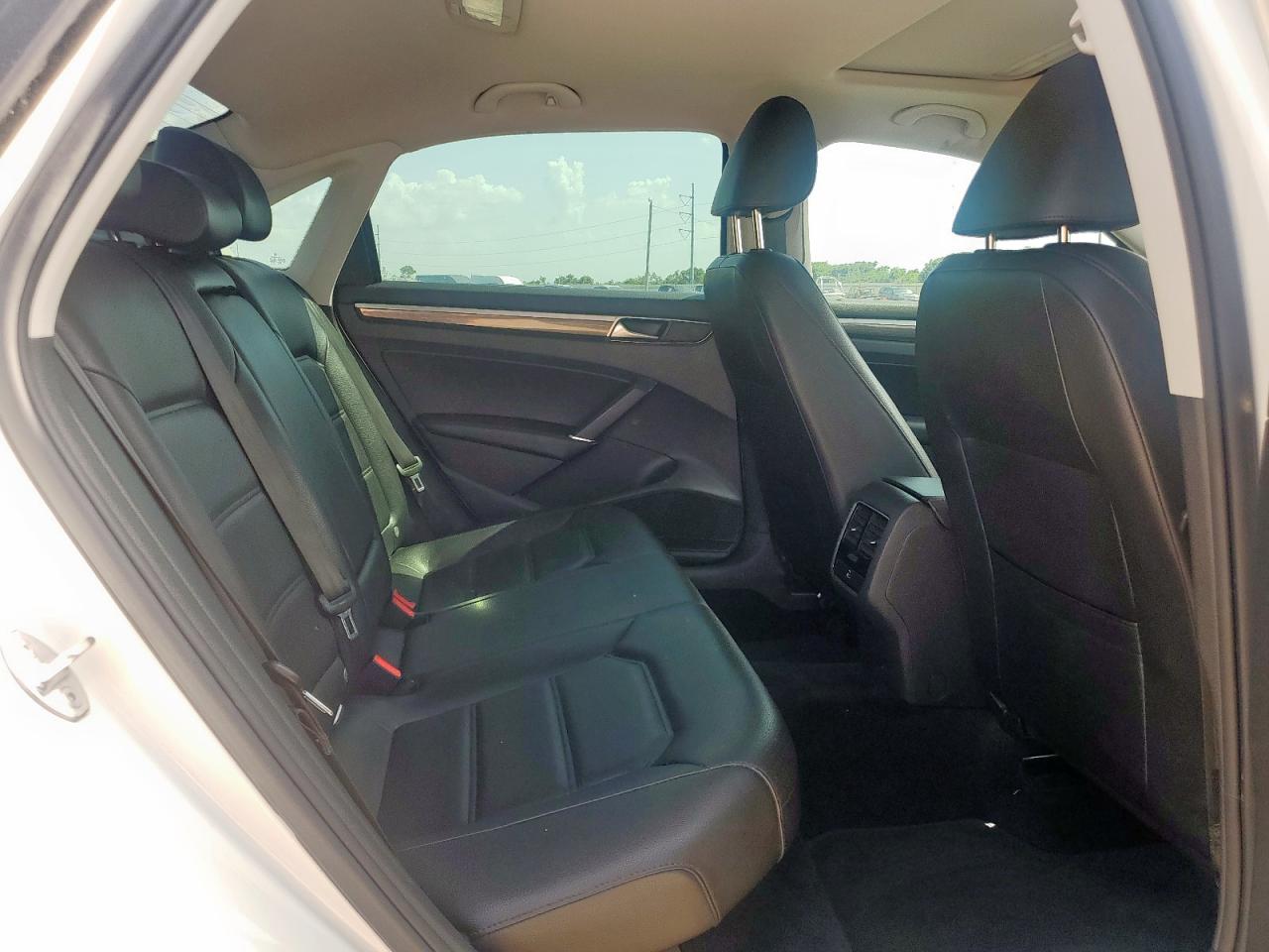 2018 Volkswagen Passat Se VIN: 1VWBA7A32JC039113 Lot: 61800525
