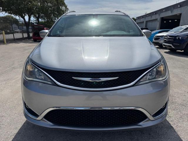  CHRYSLER PACIFICA 2019 Srebrny