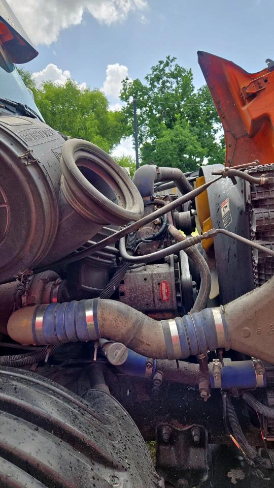 2004 FREIGHTLINER CONVENTIONAL ST112  