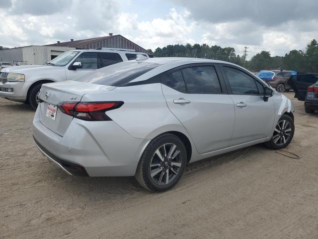  NISSAN VERSA 2021 Серебристый