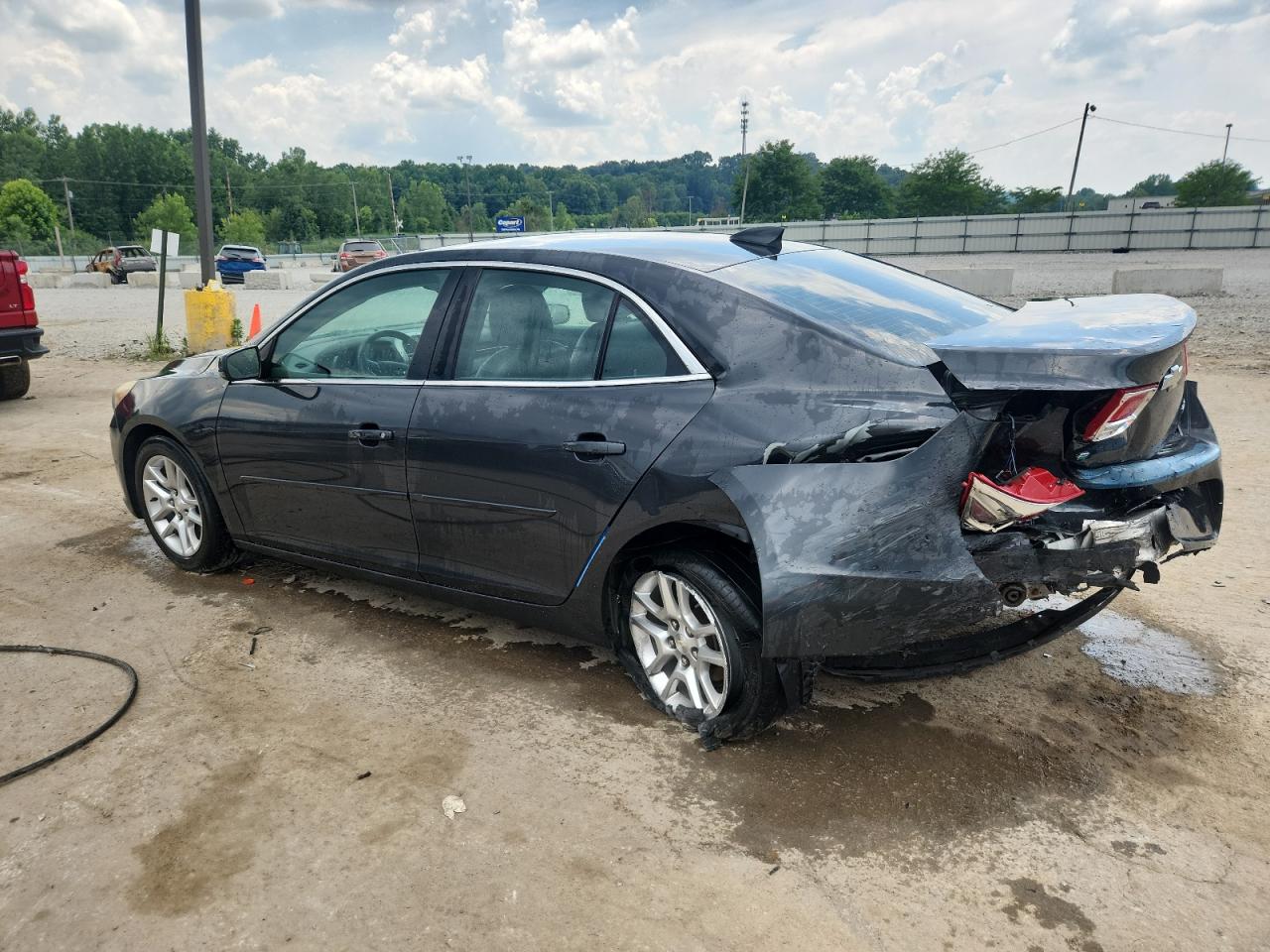 CHEVROLET MALIBU 2015 VIN 1G11C5SL5FF289794 фото 2
