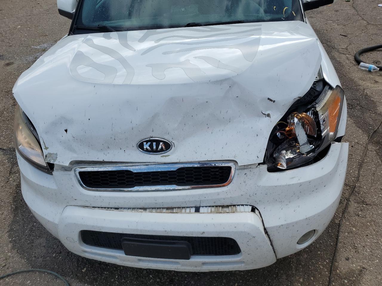 2011 Kia Soul + VIN: KNDJT2A2XB7267096 Lot: 62571745