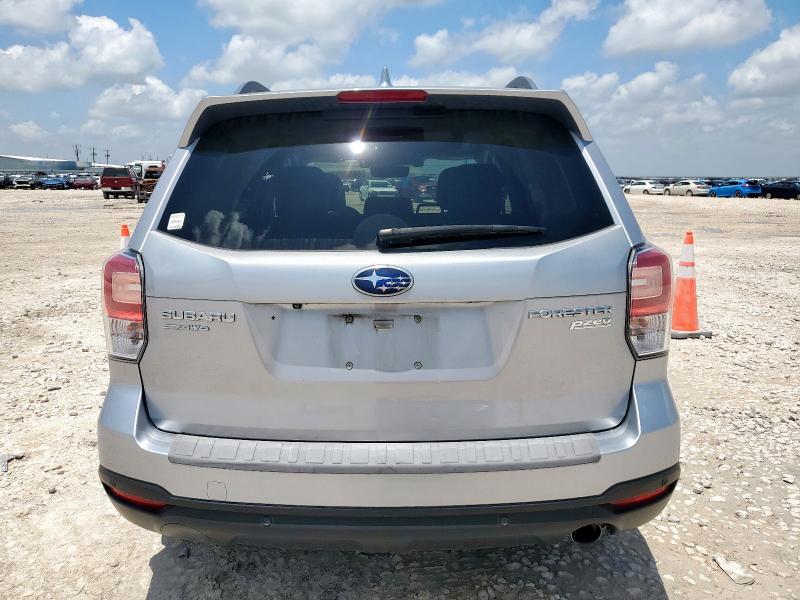  SUBARU FORESTER 2017 Srebrny