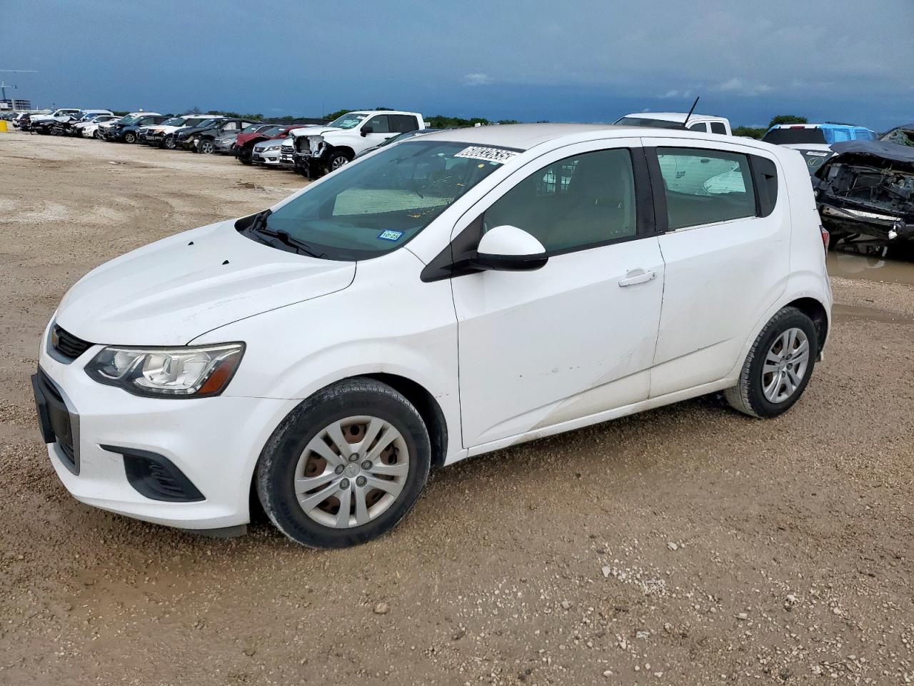 2017 Chevrolet Sonic იყიდება San Antonio-ში, TX - Minor Dent/Scratches