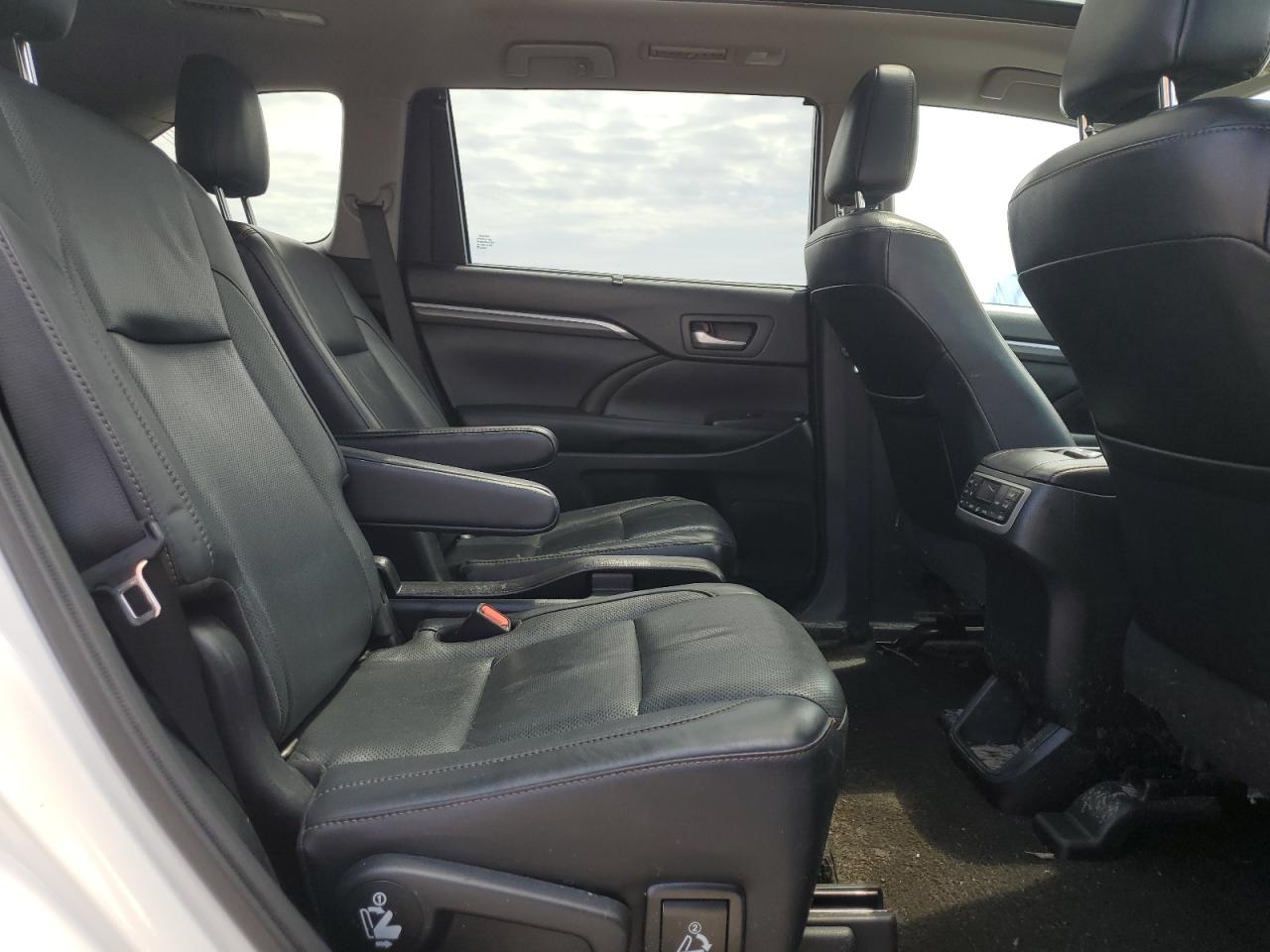 2019 Toyota Highlander Hybrid Limited VIN: 5TDDGRFHXKS063590 Lot: 62165265