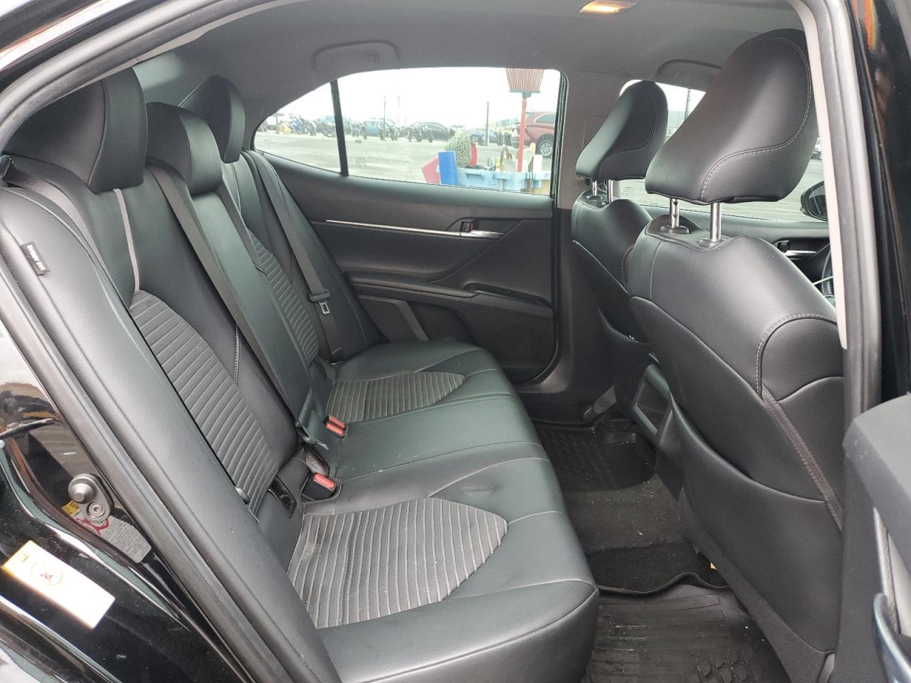 2018 Toyota Camry L VIN: 4T1B11HK1JU585422 Lot: 63098785