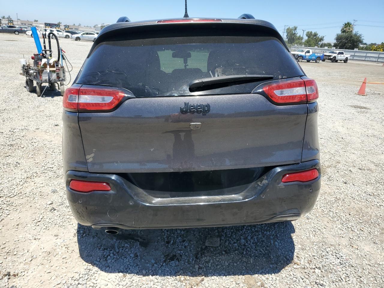 2018 Jeep Cherokee Latitude VIN: 1C4PJLCB1JD589063 Lot: 63110515