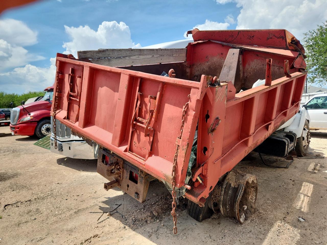 FORD F650 2000 VIN 3FDNF65A4YNA07093 photo 4