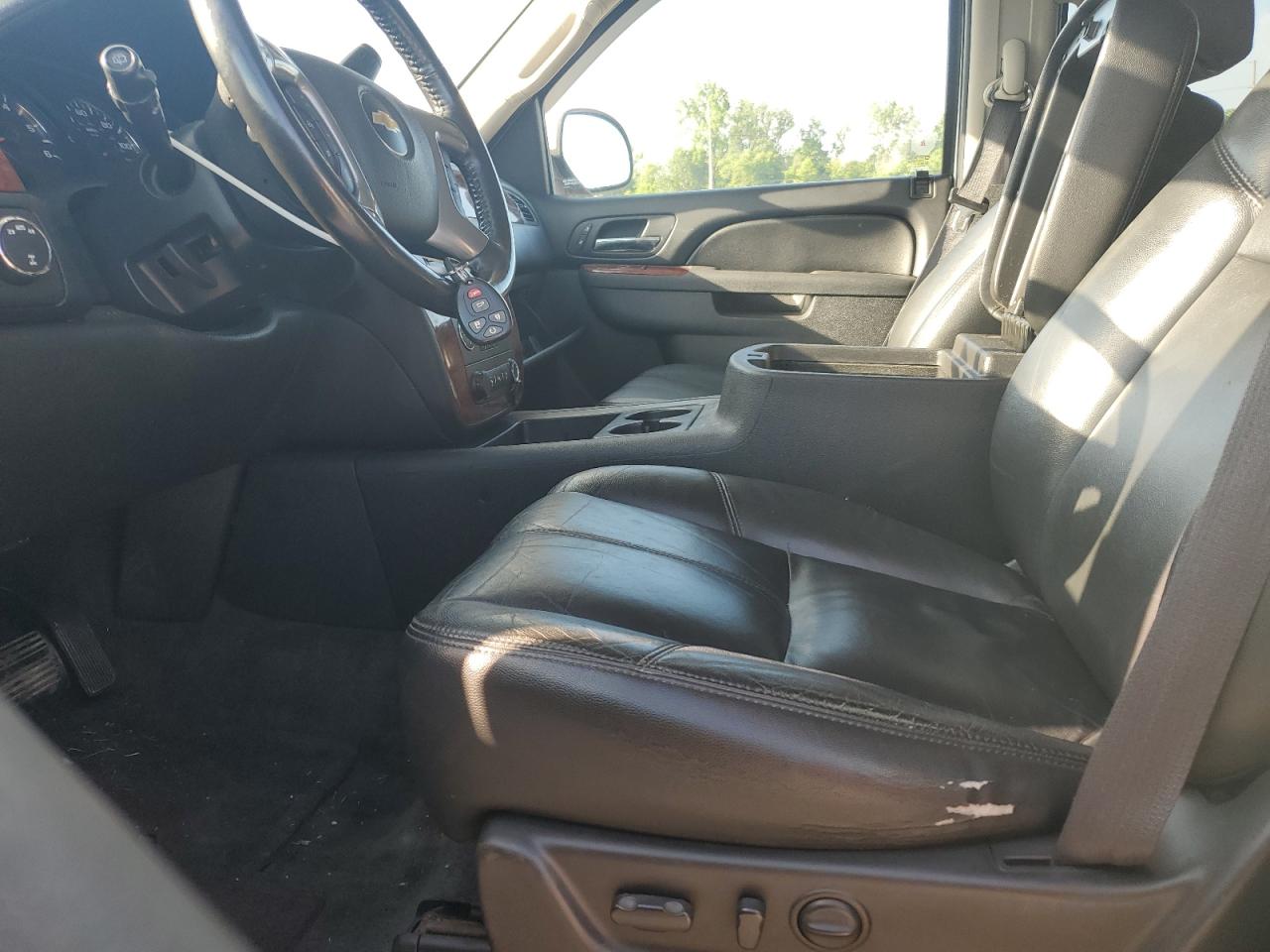 2013 Chevrolet Suburban K1500 Lt VIN: 1GNSKJE73DR270752 Lot: 62177835