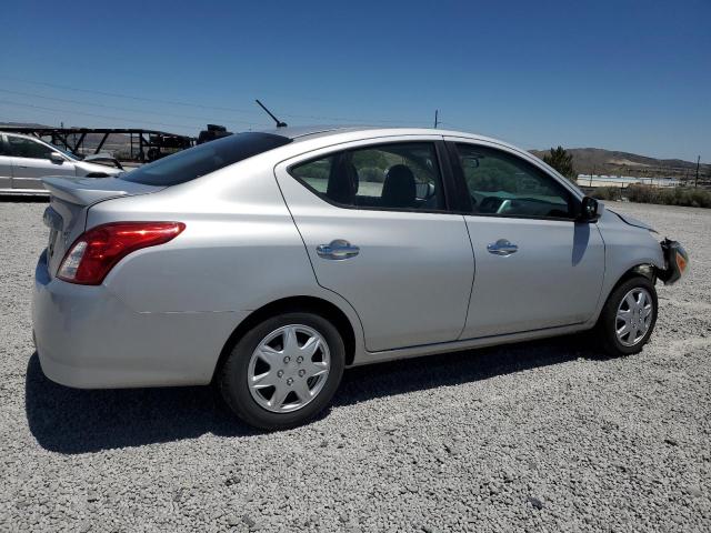  NISSAN VERSA 2019 Srebrny