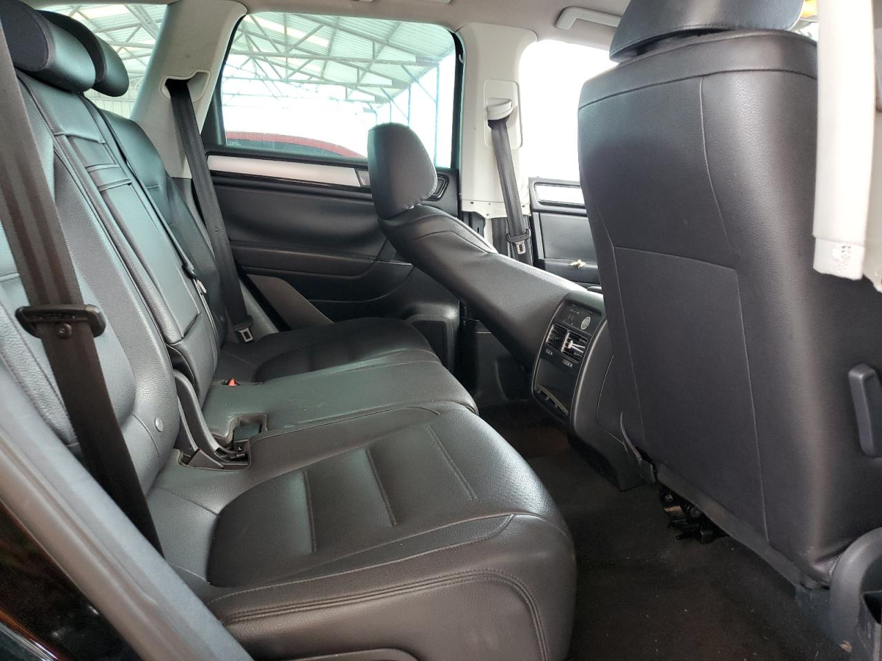 2011 Volkswagen Touareg V6 VIN: WVGFF9BP5BD000137 Lot: 59157195