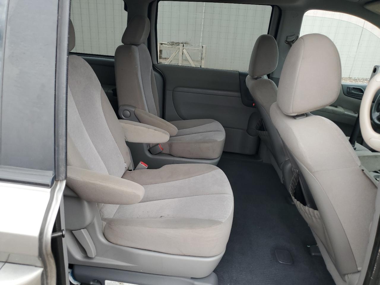 2011 Kia Sedona Lx VIN: KNDMG4C74B6364418 Lot: 61175735