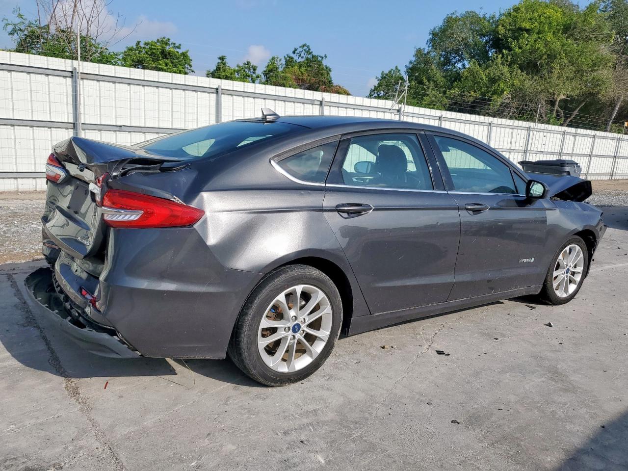 3FA6P0LU2KR141049 FORD FUSION 2019