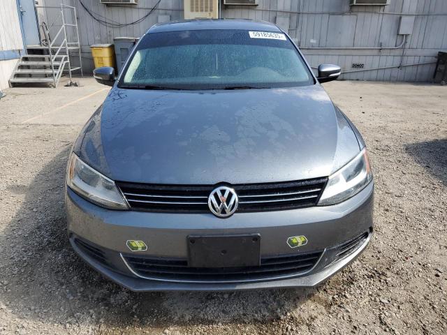 Sedans VOLKSWAGEN JETTA 2013 Szary