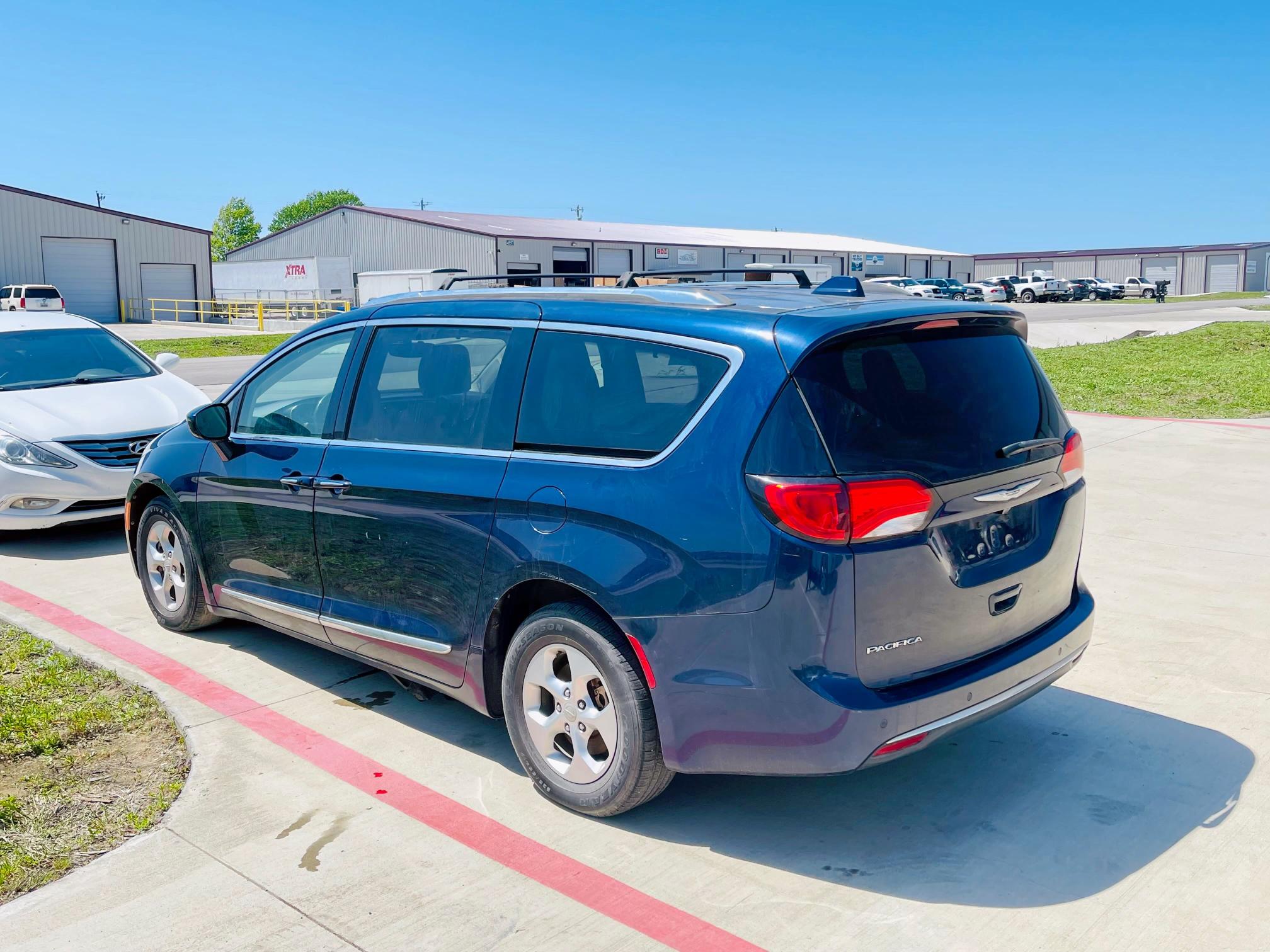 Minivans CHRYSLER PACIFICA 2017 Blue