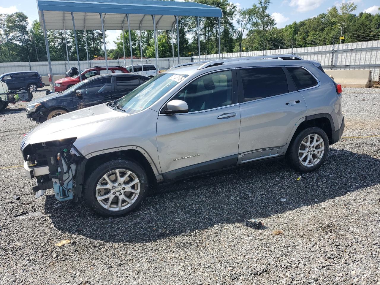 2016 Jeep Cherokee Latitude for Sale in Spartanburg, SC - Front End