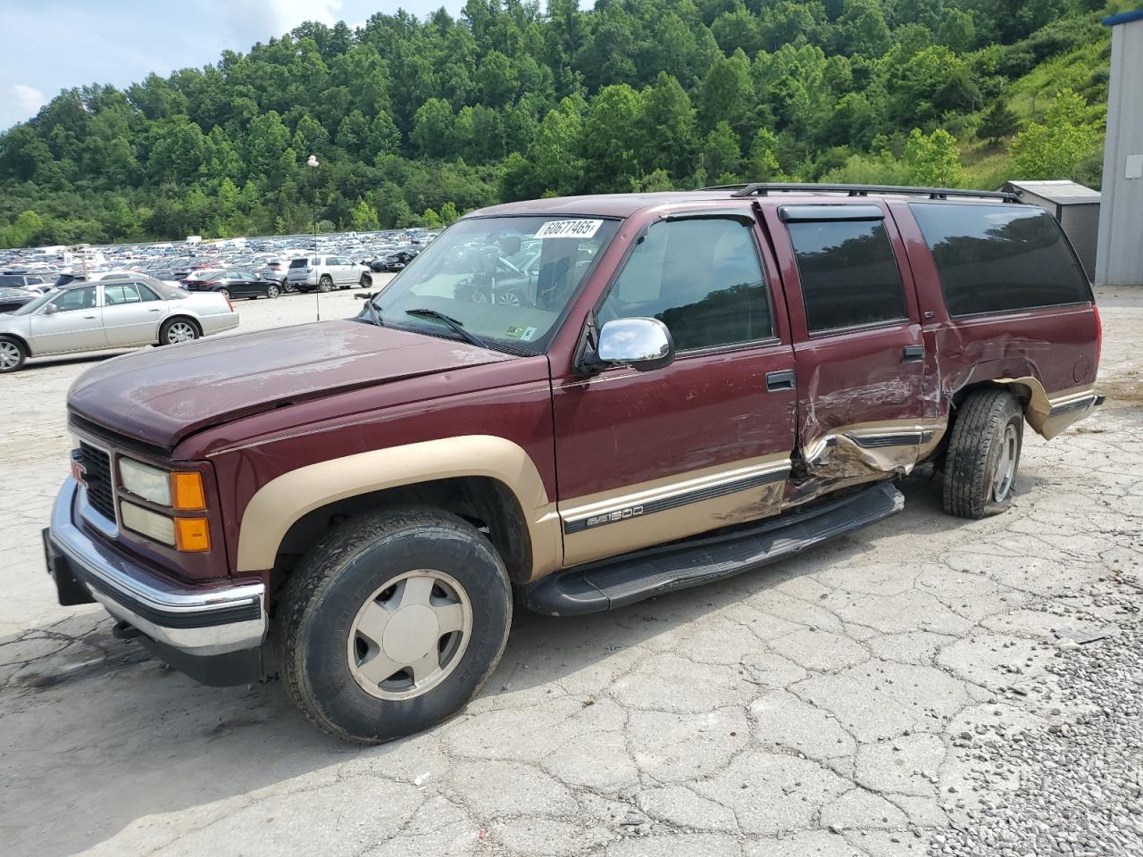 1GKFK16R3XJ761646 GMC SUBURBAN Photo 1