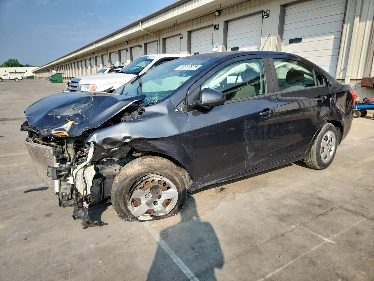 2016 Chevrolet Sonic Ls للبيع في Louisville، KY - Front End