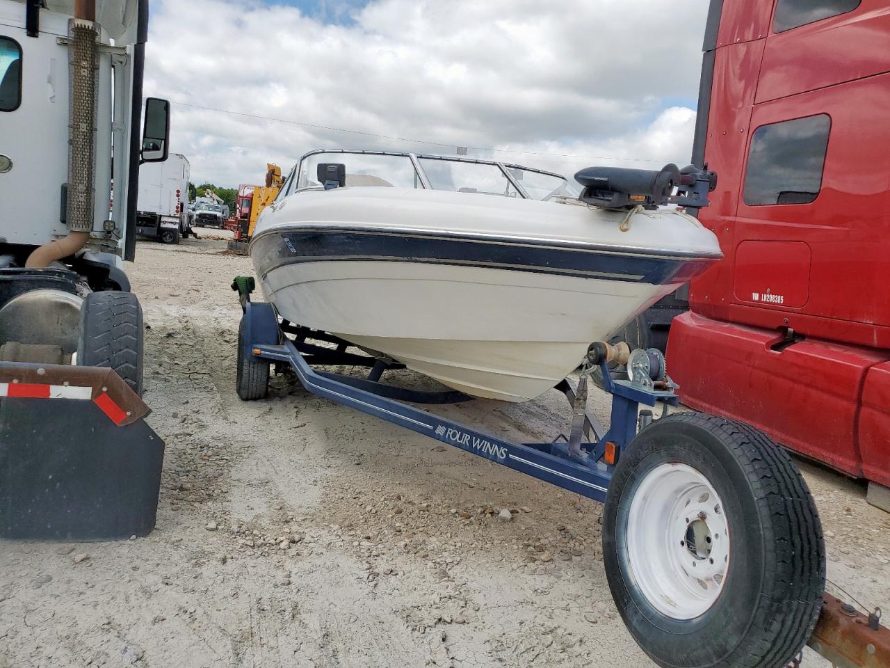 FOUR WINNS FISH AND S 2002 VIN GFNML108B202 zdjęcie 9