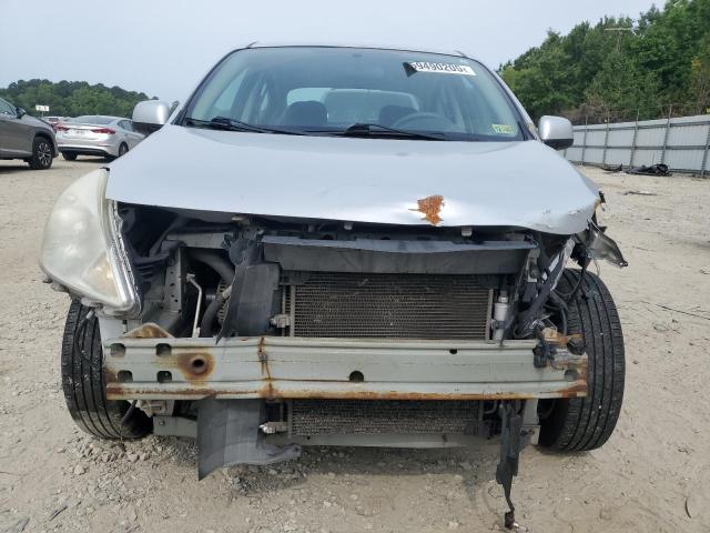  NISSAN VERSA 2013 Srebrny