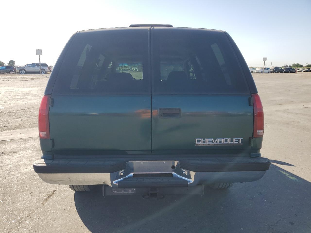 1998 Chevrolet Tahoe K1500 VIN: 1GNEK13R0WJ313706 Lot: 61010445