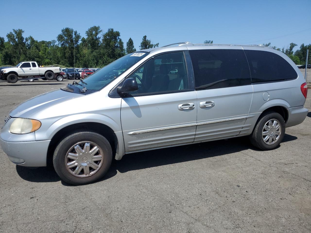 2004 Chrysler Town & Country Limited for Sale in Portland, OR - Front End