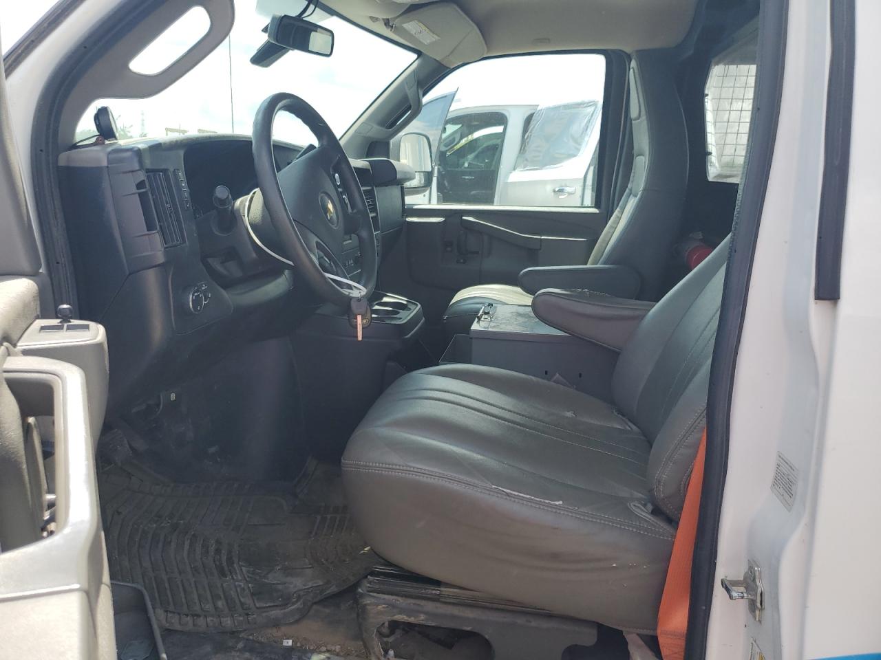 CHEVROLET EXPRESS 2018 VIN 1GCWGAFP8J1180209 zdjęcie 7