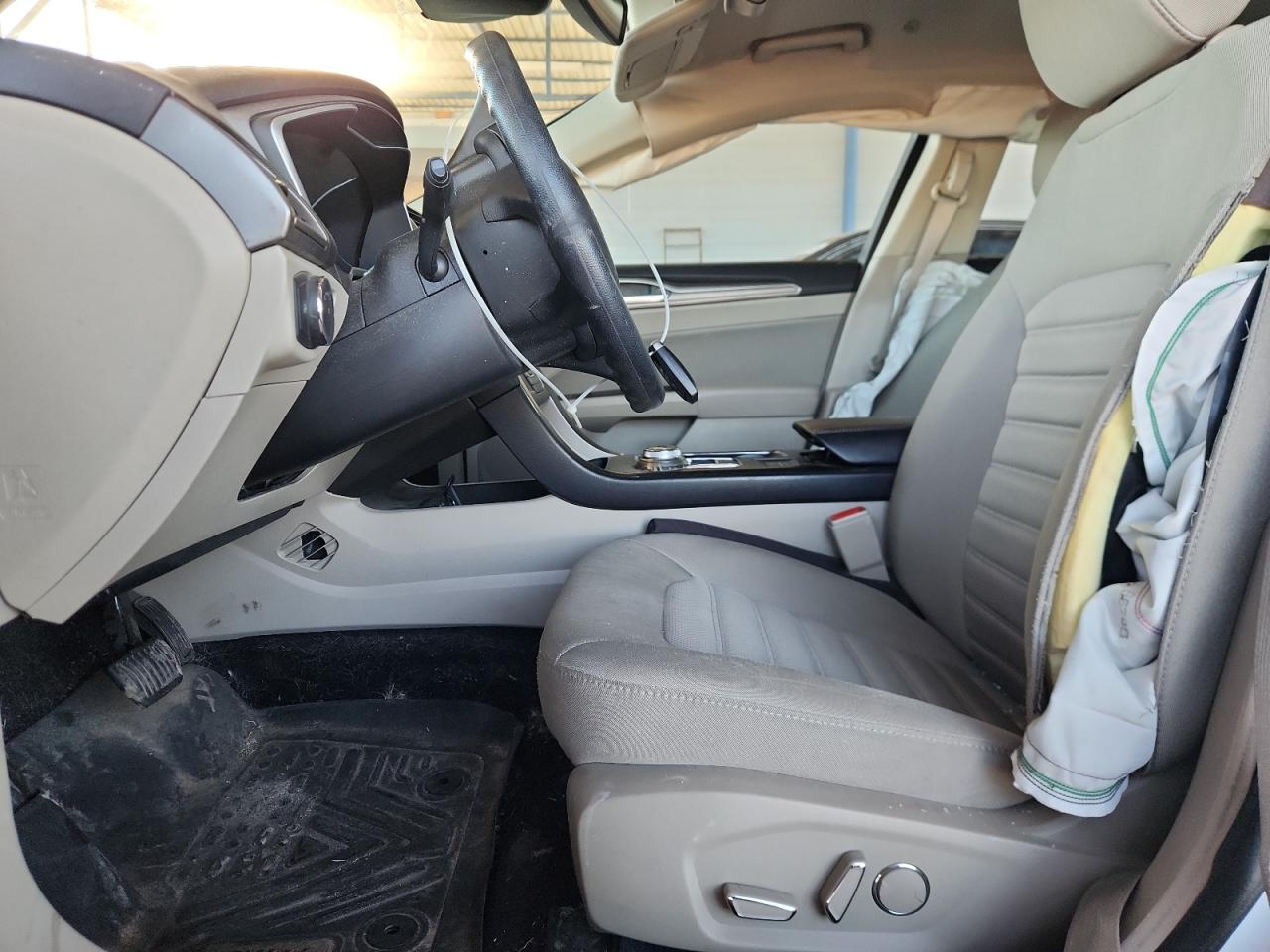 3FA6P0LU6KR137828 2019 Ford Fusion Se