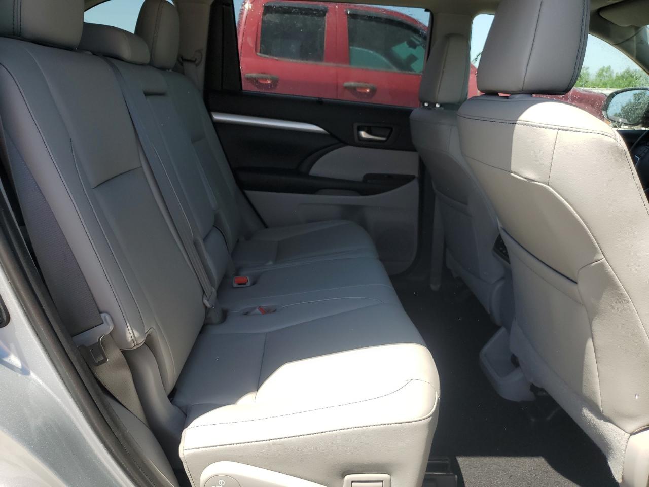 5TDJZRFH5KS570670 TOYOTA HIGHLANDER 2019