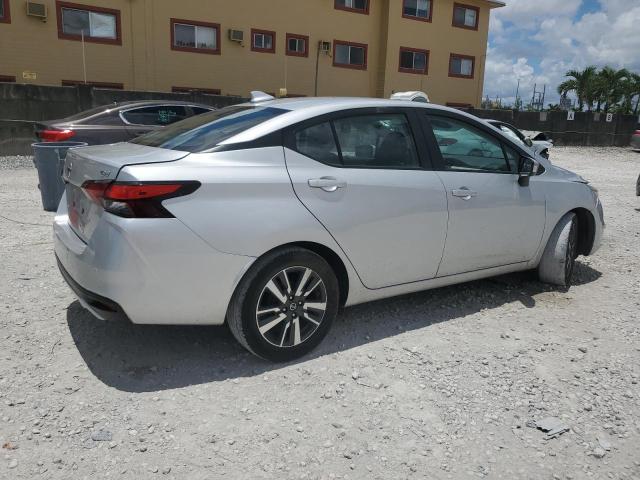  NISSAN VERSA 2021 Srebrny