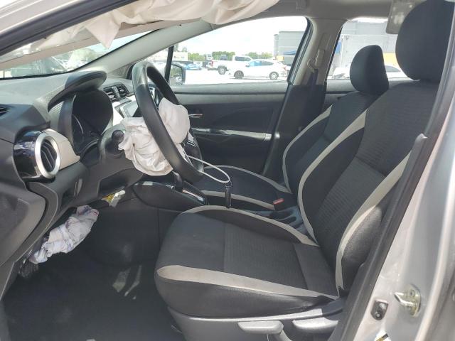  NISSAN VERSA 2021 Srebrny
