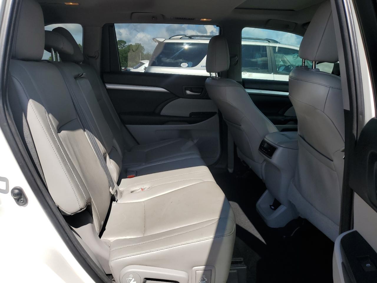 2015 Toyota Highlander Xle VIN: 5TDKKRFH1FS068267 Lot: 62879465