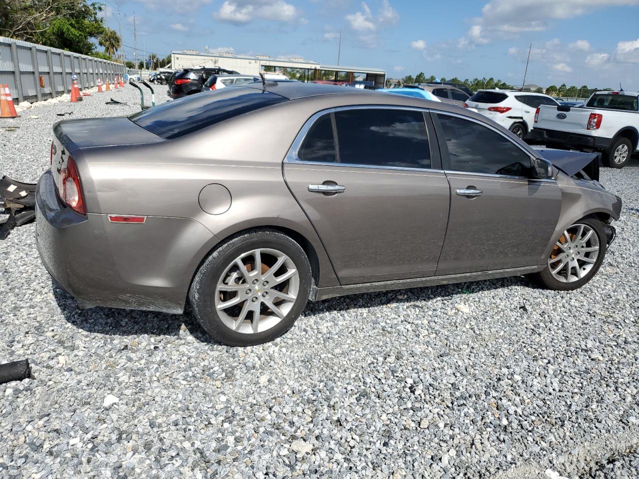 2010 Chevrolet Malibu Ltz green null gas 1G1ZE5E7XAF276351 photo #4