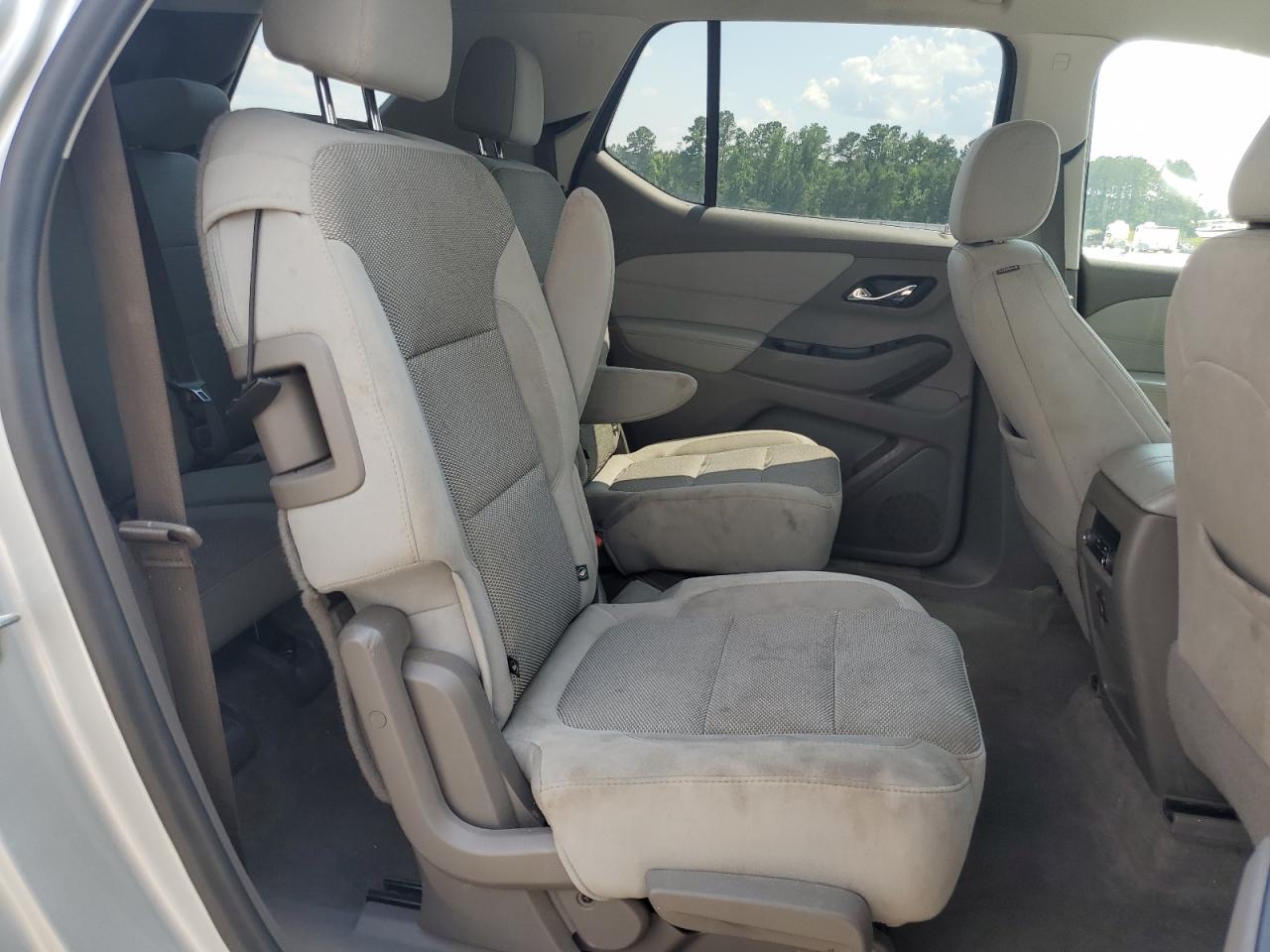 1GNERGKW1KJ195486 2019 Chevrolet Traverse Lt