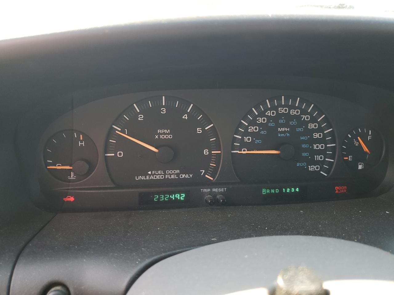 2000 Dodge Grand Caravan Es VIN: 1B4GP74L3YB684949 Lot: 97647555