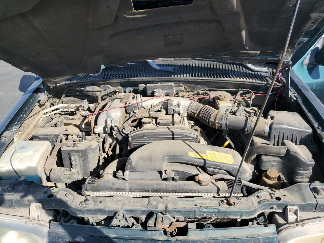 1998 Kia Sportage VIN: KNDJA7233W5555067 Lot: 62295655