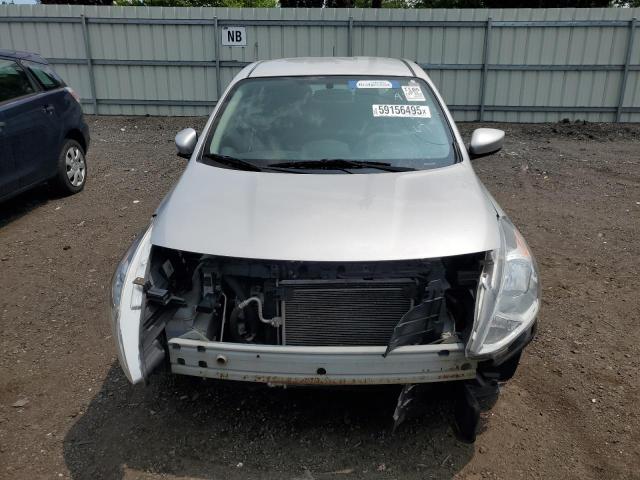  NISSAN VERSA 2019 Silver