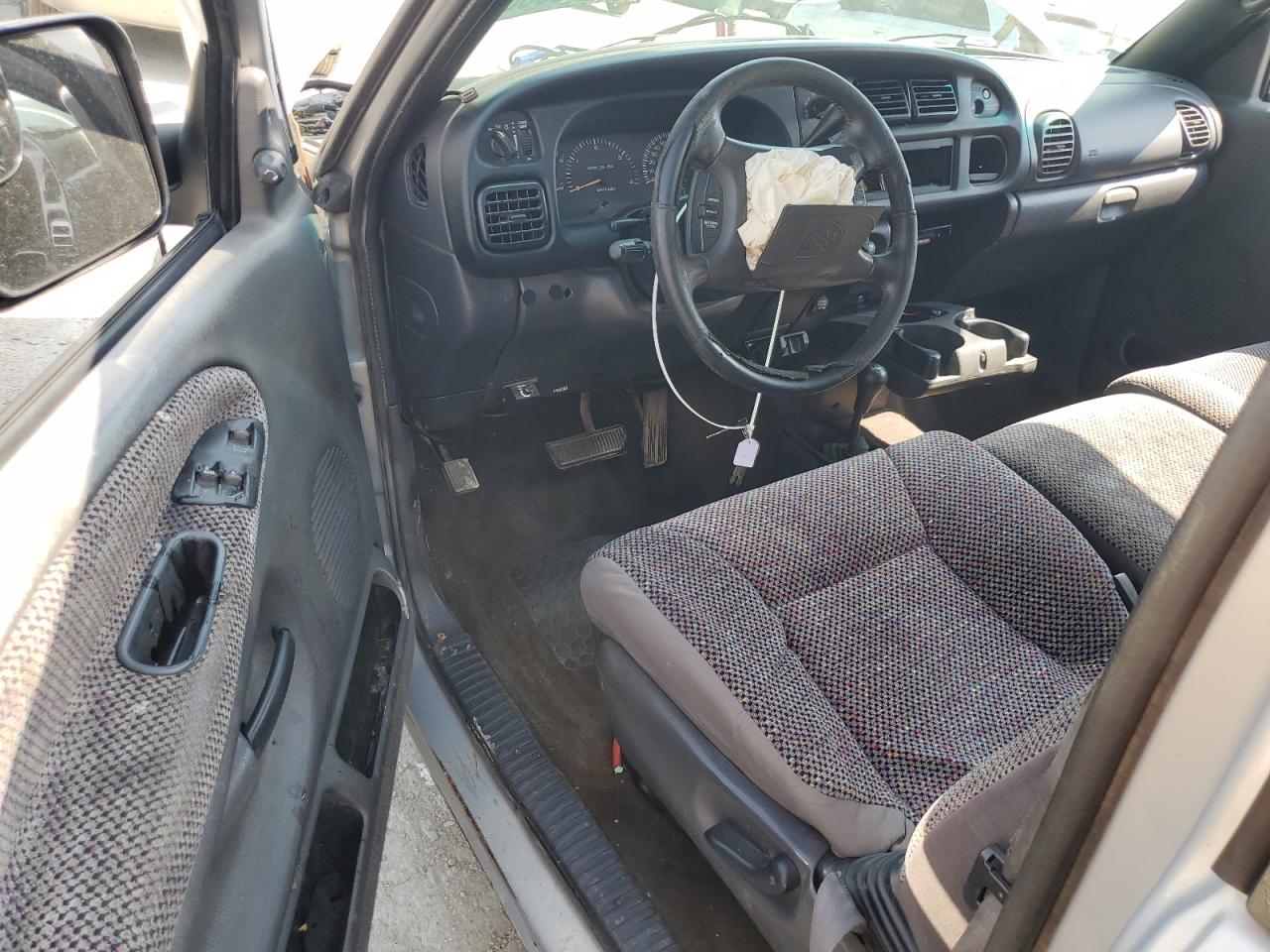 1999 Dodge Ram 2500 VIN: 3B7KF2362XG182518 Lot: 62145055