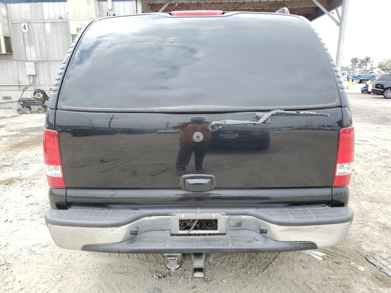 2004 Chevrolet Tahoe K1500 VIN: 1GNEK13T14R207288 Lot: 61932515