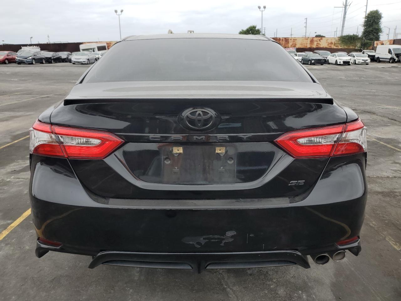 2018 Toyota Camry L VIN: 4T1B11HK1JU585422 Lot: 63098785