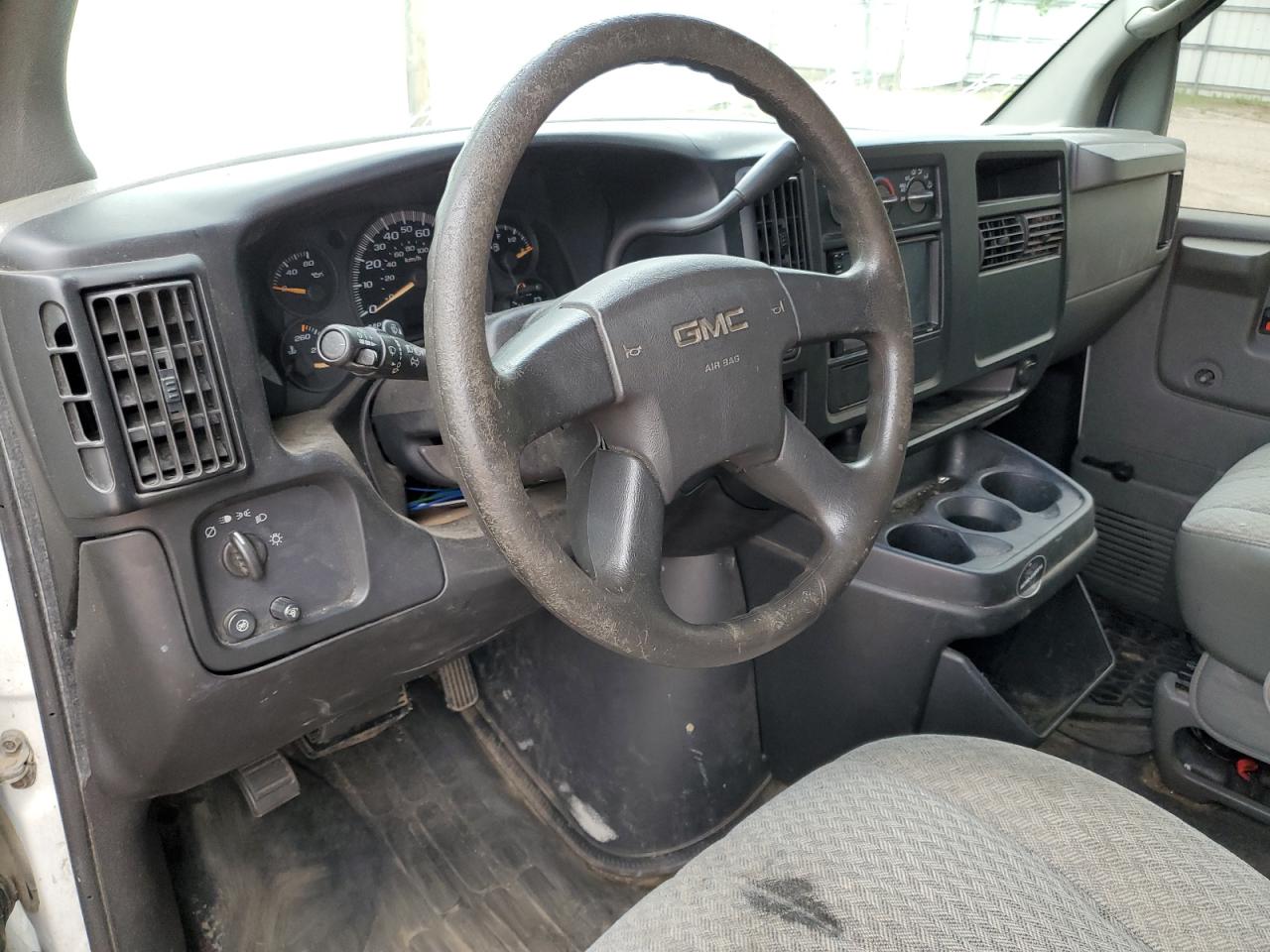 2004 GMC Savana Cutaway G3500 VIN: 1GDJG31U041126633 Lot: 62092365