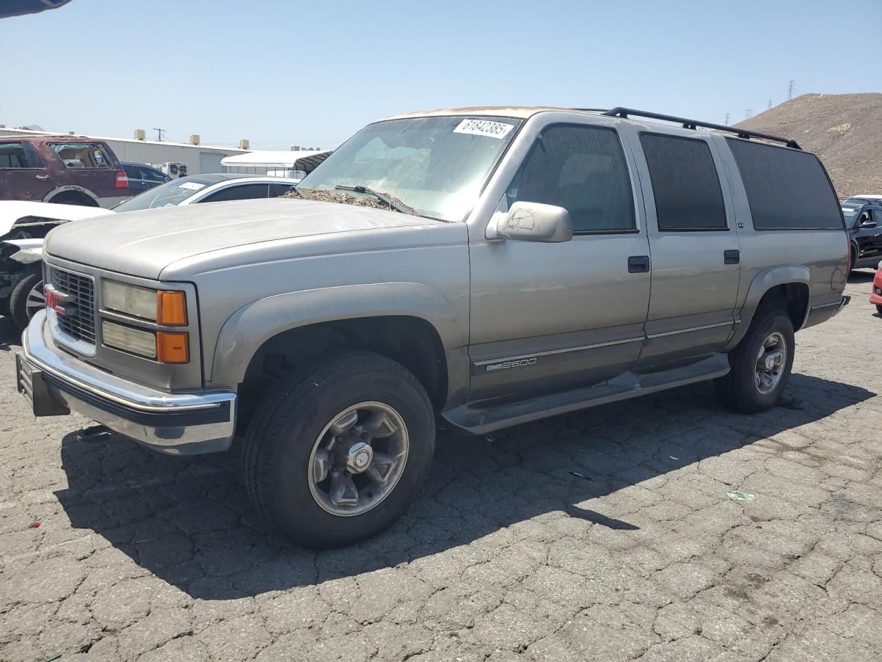 1GDGK26J6XJ777755 GMC SUBURBAN Photo 1