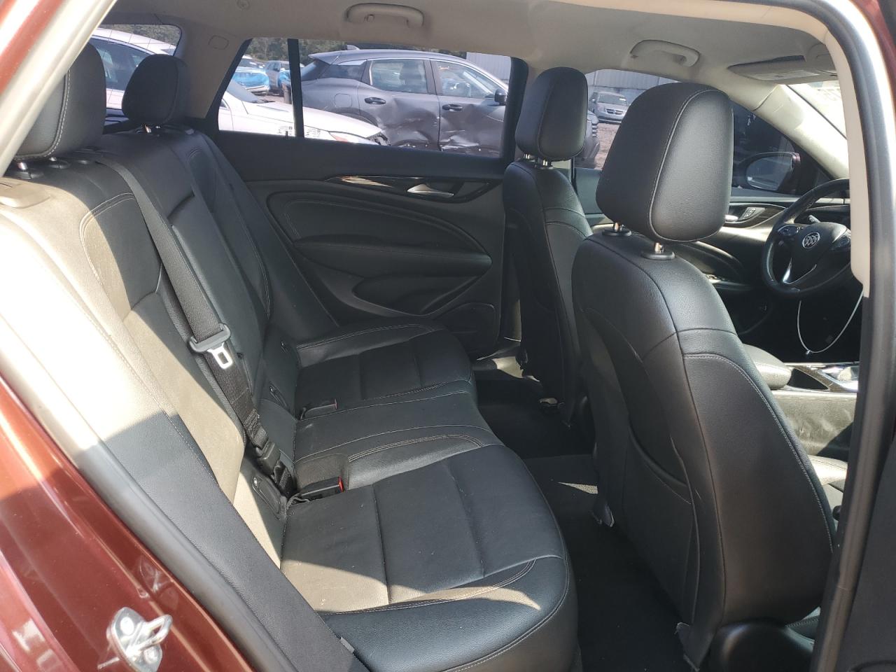 2018 Buick Regal Tourx Essence VIN: W04GV8SX2J1153526 Lot: 60608375