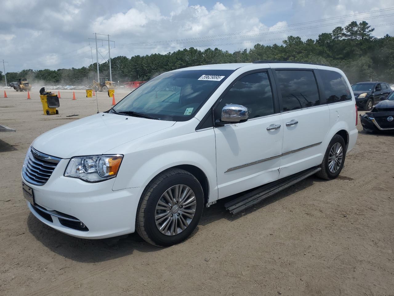 2014 Chrysler Town & Country Touring L за продажба в Greenwell Springs, LA - Side