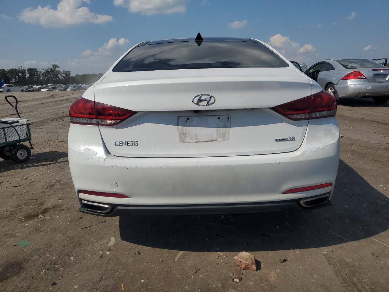 2015 Hyundai Genesis 3.8L VIN: KMHGN4JE9FU080882 Lot: 62732375