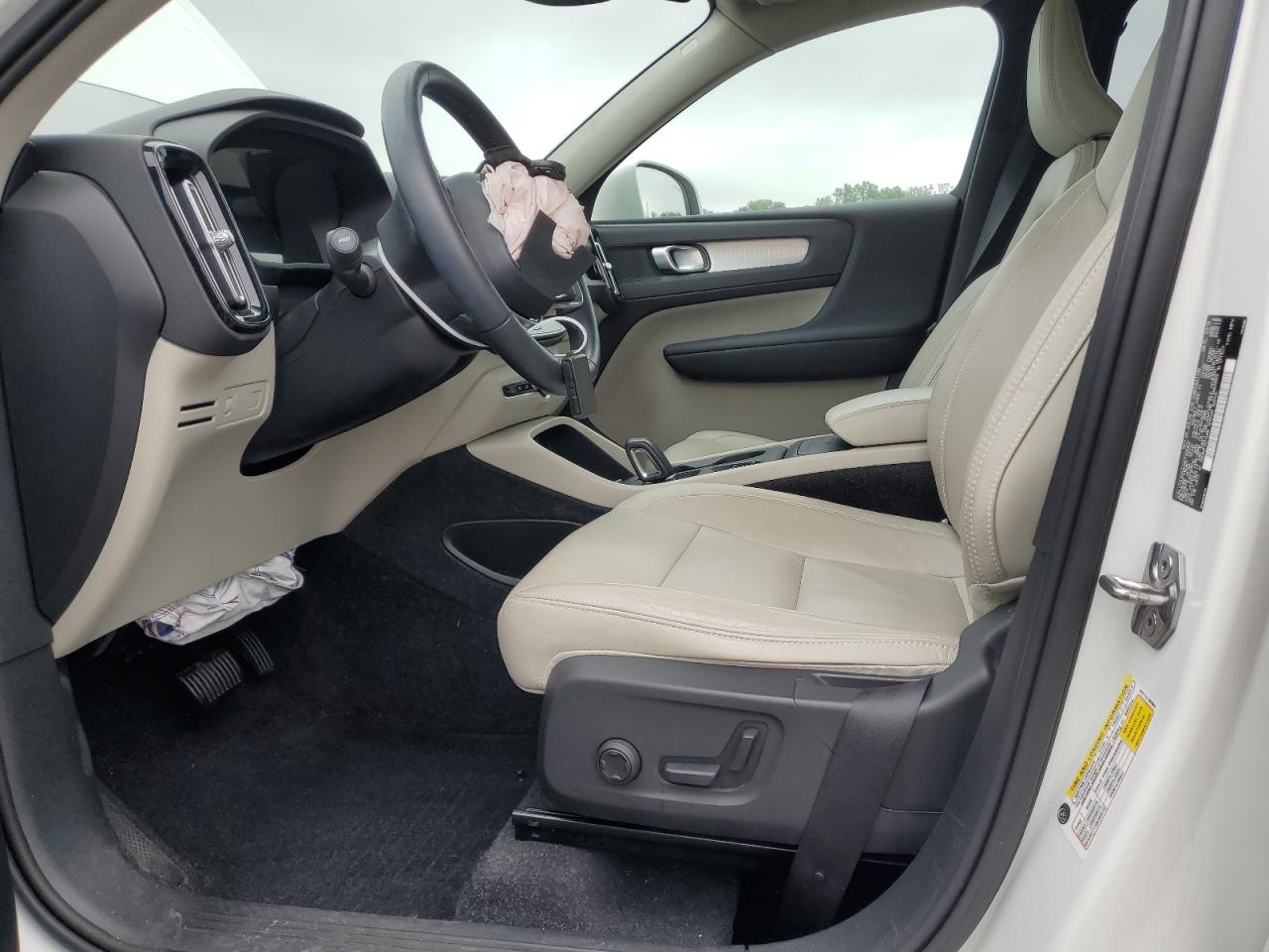 2019 Volvo Xc40 T5 Momentum VIN: YV4162UKXK2148302 Lot: 62927735
