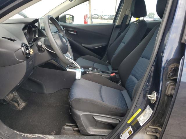 Sedans TOYOTA YARIS 2017 Granatowy