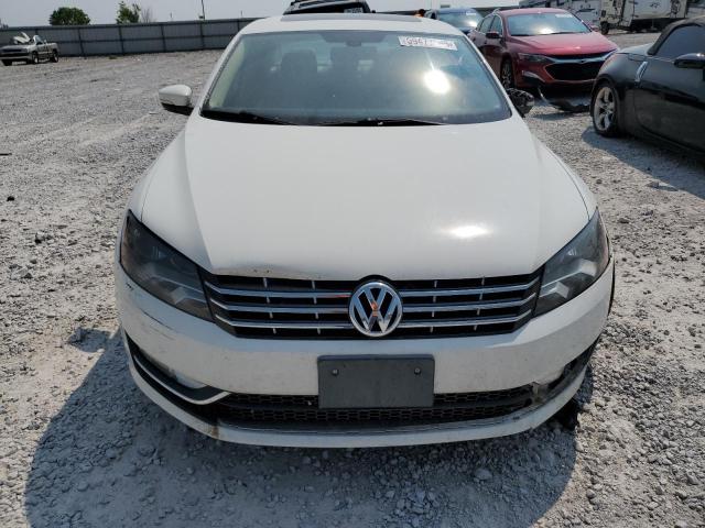 Седани VOLKSWAGEN PASSAT 2013 Білий