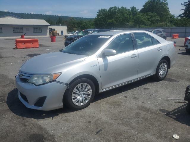 Sedans TOYOTA CAMRY 2014 Srebrny