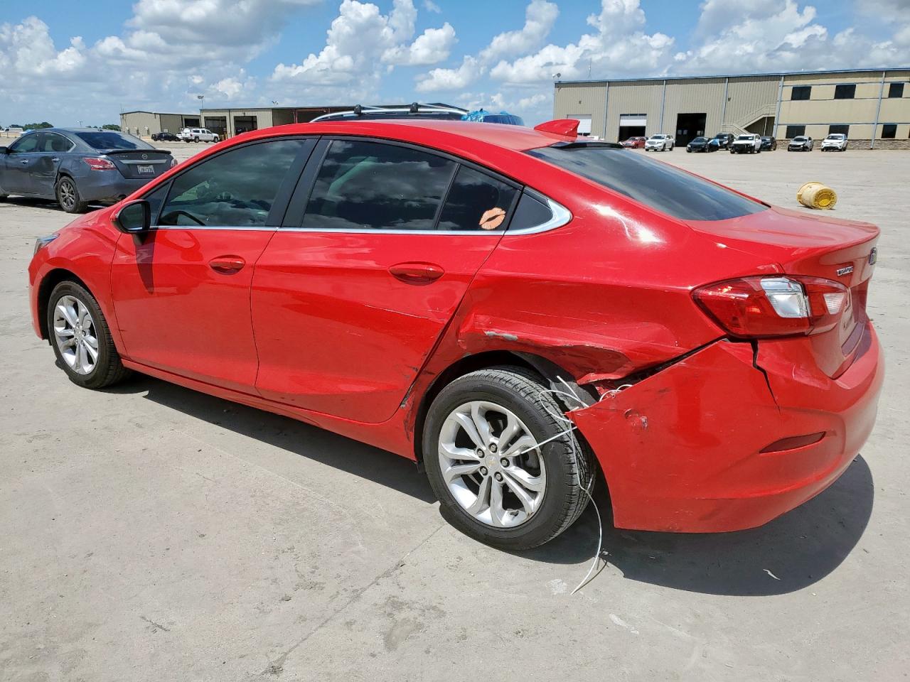 CHEVROLET CRUZE 2019 VIN 1G1BE5SM2K7109375 photo 2